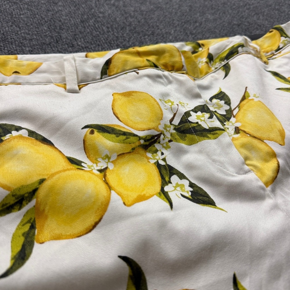Lane Bryant Lemon Print Shorts Sz 24 White Yellow High Rise Stretch Fruit Preppy - Picture 3 of 13